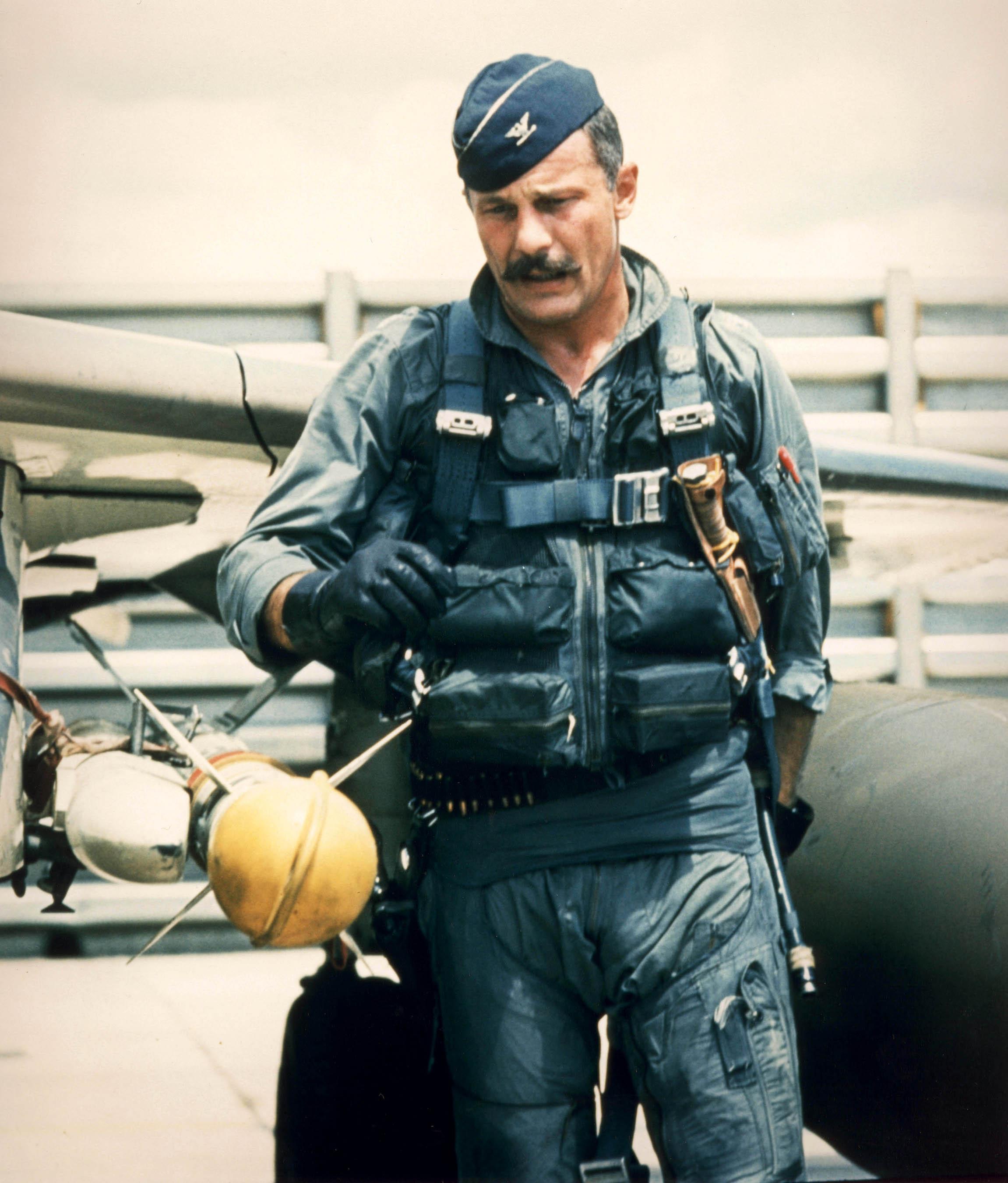 Legendary fighter pilot Robin Olds dies > Air Force > Article Display